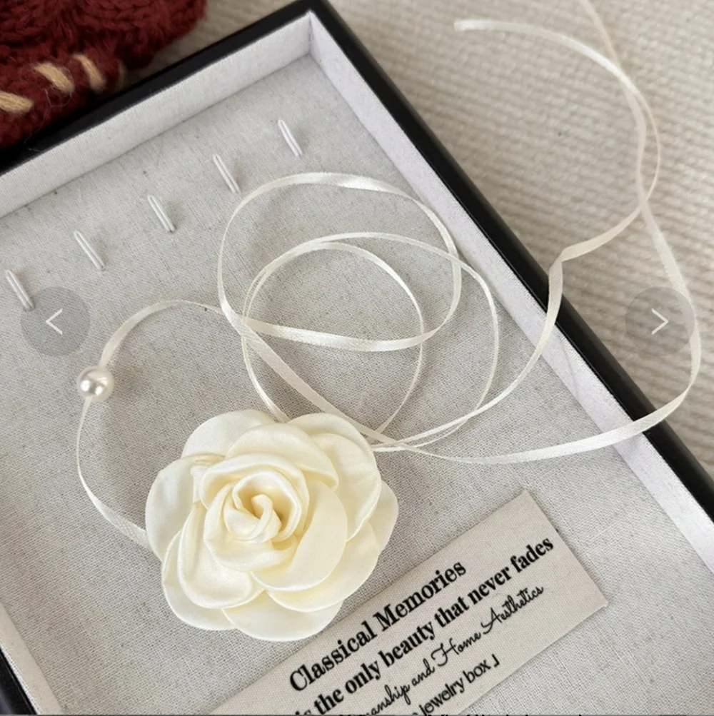 Elegant Cream Rose Ribbon Choker